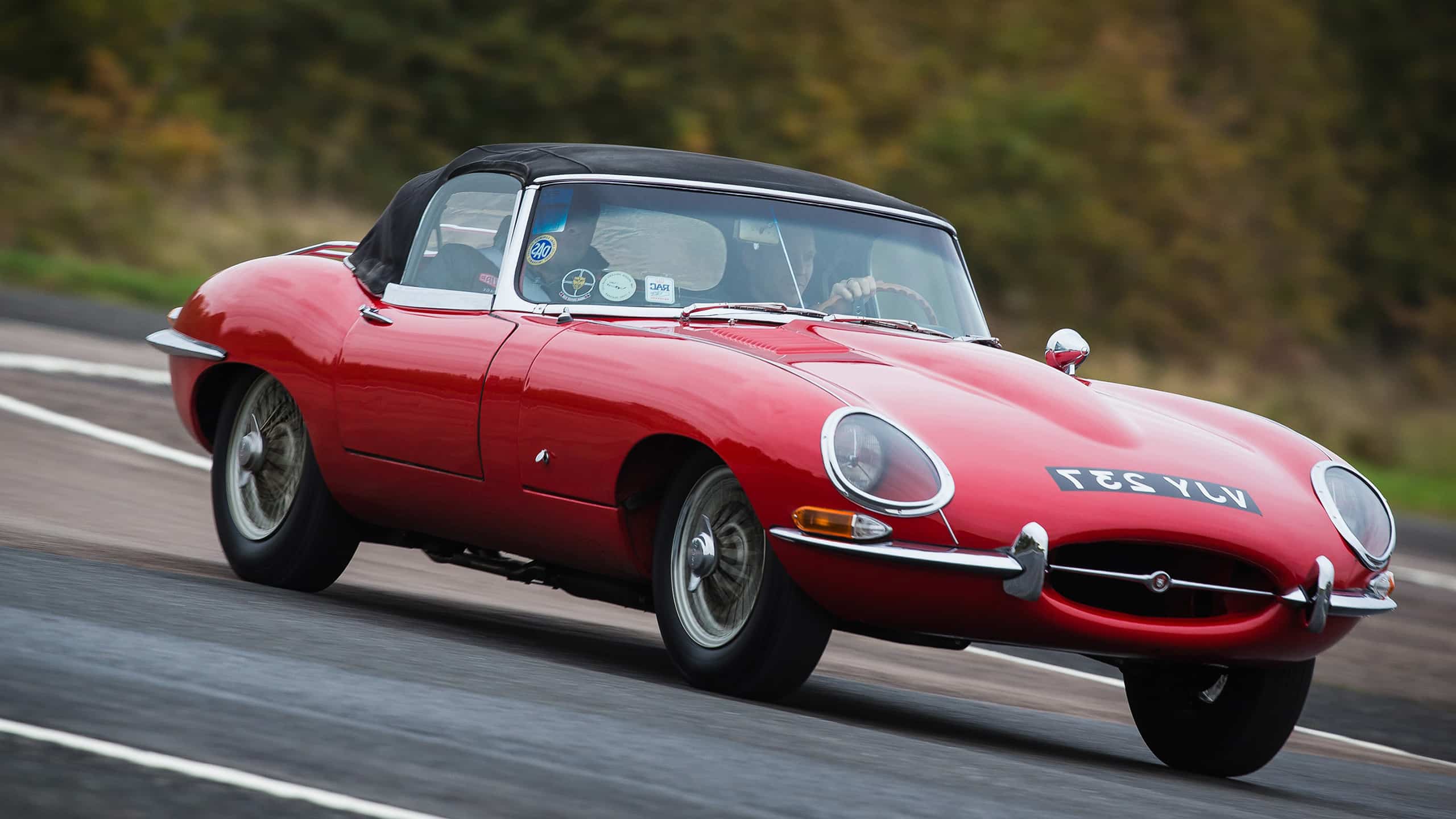 E-TYPE running to the track