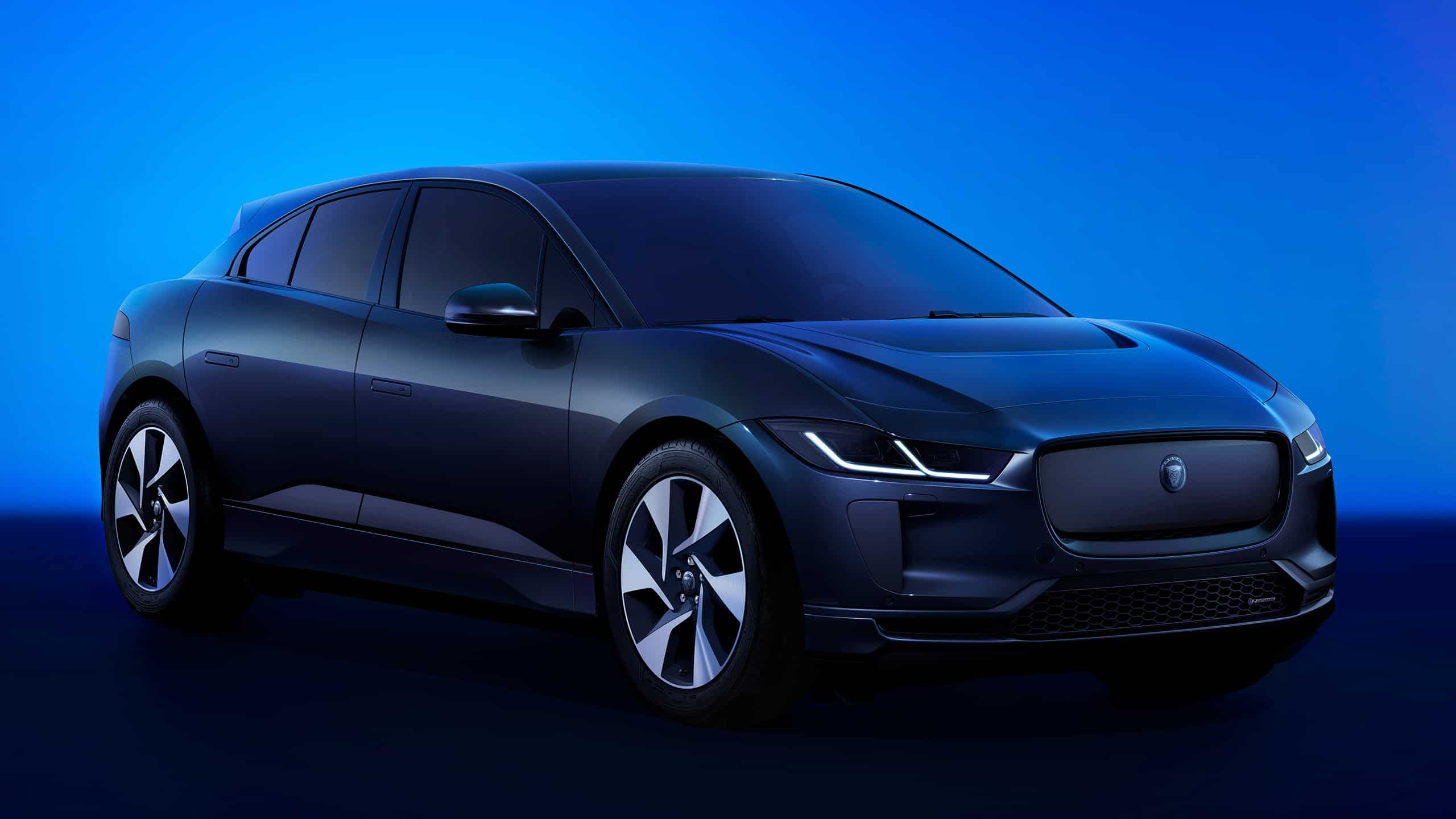 Jaguar I-Pace SE model Front Right profile